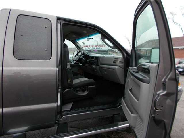 2004 Ford F-250 Super Duty 4dr SuperCab XLT 4WD SB